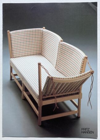Katalog fra Fritz Hansen over Børge Mogensens tremmesofa (1789), klapbord (4500). Hans J. Wegners Kinastol (4283). Kaare Klints kirkestol (4133).