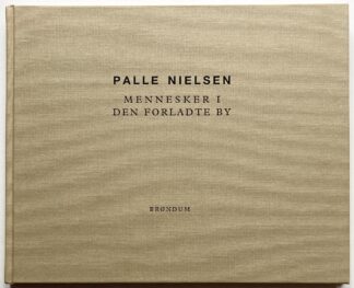 Mennesker i den forladte by.