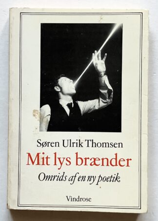 Mit lys brænder - omrids af en ny poetik.