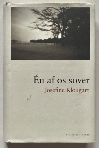 Én af os sover.
