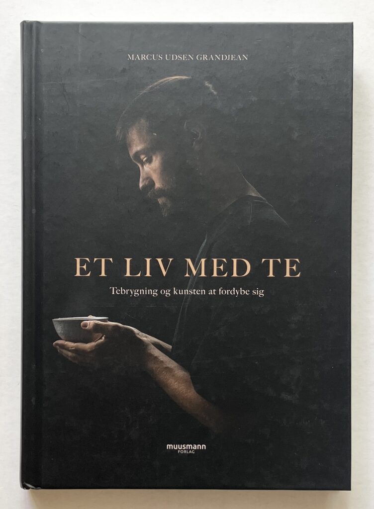 Et liv med te. Tebrygning og kunsten at fordybe sige.